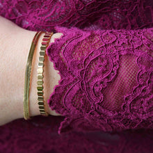 Afbeelding in Gallery-weergave laden, twee gouden armbandjes