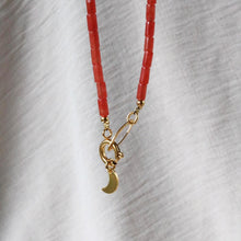 Afbeelding in Gallery-weergave laden, ketting met rode tube kraaltjes