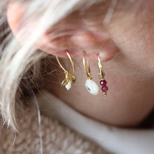 Afbeelding in Gallery-weergave laden, drie losse oorbellen met hangertjes