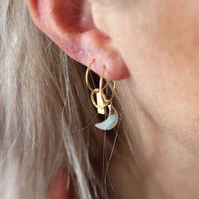 Afbeelding in Gallery-weergave laden, twee losse oorbellen met hangertjes