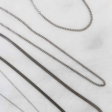 Afbeelding in Gallery-weergave laden, een mix van zilver kettingen uit de MANA jewelry collectie