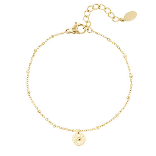 armbandje met gouden ronde bedel