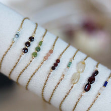 Afbeelding in Gallery-weergave laden, armbandjes met natuursteentjes
