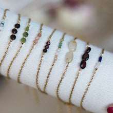 Afbeelding in Gallery-weergave laden, armbandjes met natuursteentjes

