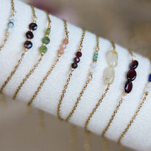 Afbeelding in Gallery-weergave laden, armbandjes met natuursteentjes
