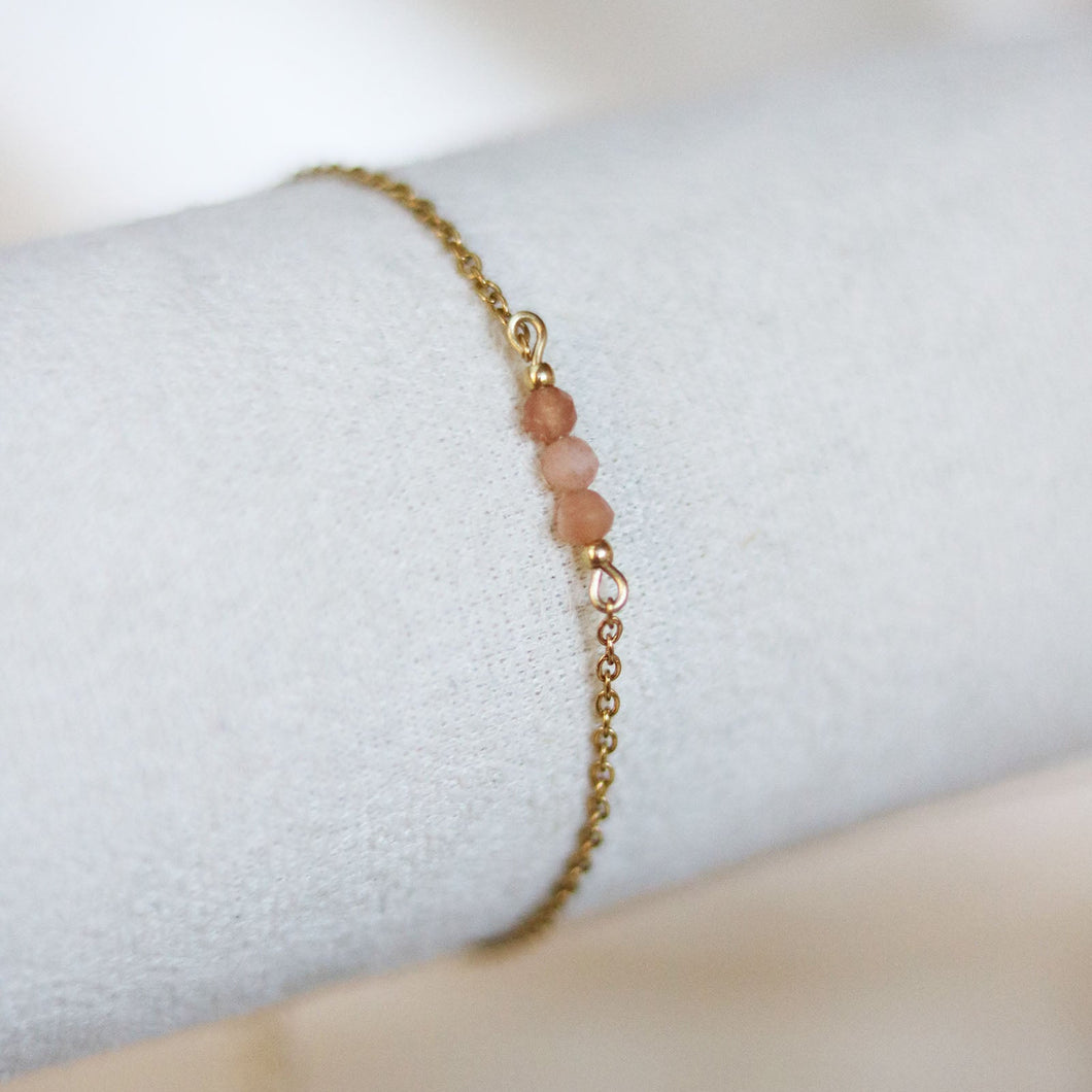 armbandje met natuursteentjes