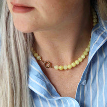 Afbeelding in Gallery-weergave laden, kralen ketting in botergeel
