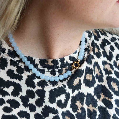 kralen ketting in licht blauw