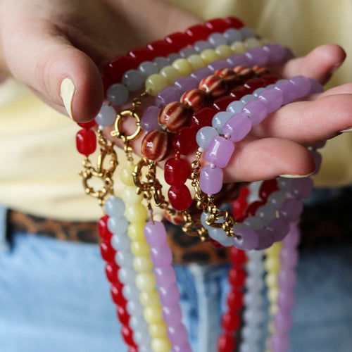 gekleurde kralen armbandjes
