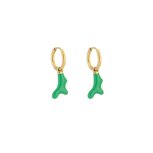 koraal oorbellen in het groen met goud