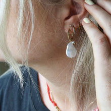 Afbeelding in Gallery-weergave laden, oorbel met zoetwater parel
