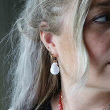 Afbeelding in Gallery-weergave laden, oorbel met zoetwater parel
