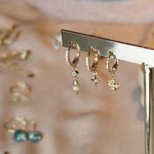 Afbeelding in Gallery-weergave laden, oorringetjes met steentjes en hangertjes
