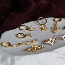 Afbeelding in Gallery-weergave laden, oorringetjes met steentjes en hangertjes
