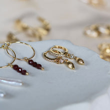 Afbeelding in Gallery-weergave laden, oorbellen met steentjes en hangertjes
