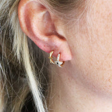 Afbeelding in Gallery-weergave laden, kleine gouden oorringetjes
